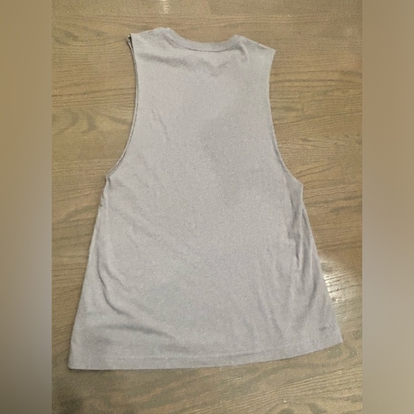 Adidas Grey Holographic Tank go to performance tee Women’s small - Picture 4 of 5